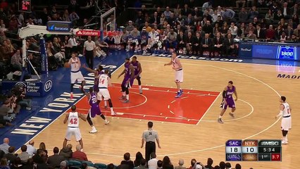 Alexey Shved rate encore une passe et renverse une bière