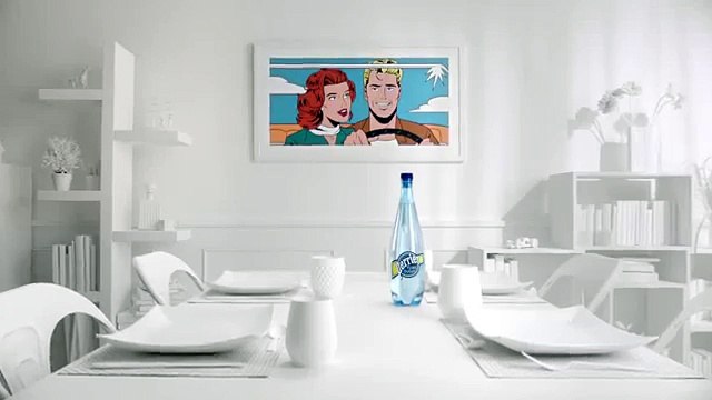 Ogilvy & Mather Paris pour Perrier - eau gazeuse Perrier Fines Bulles, «A table» - mars 2015 - super