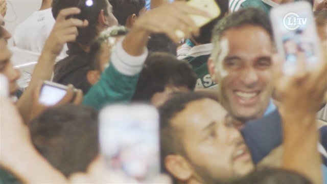 Torcida lota aeroporto para receber Palmeiras em Vitória da Conquista
