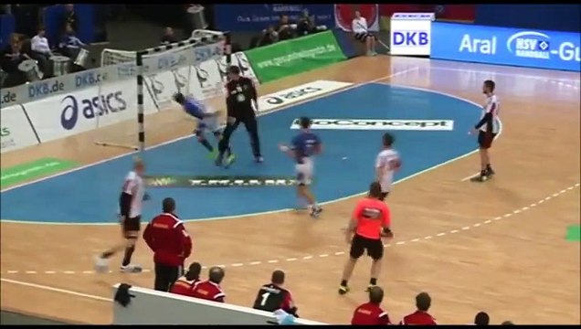 Kentin Mahé coince le ballon dans la lucarne ! (Handball)