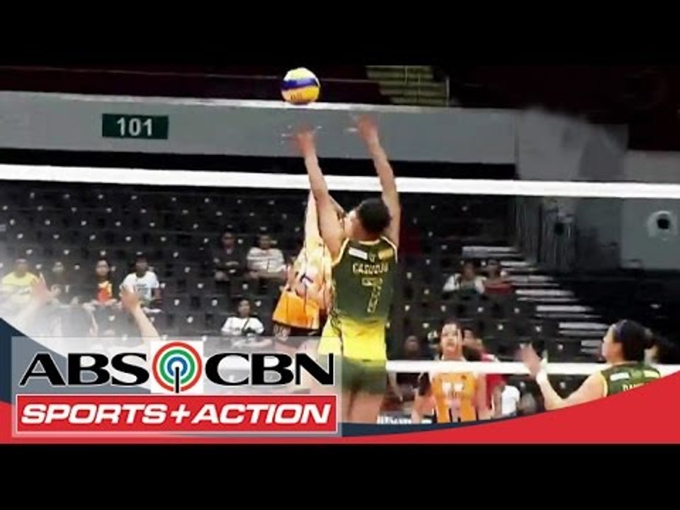 UAAP 77: De Leon escapes from 3 FEU blockers