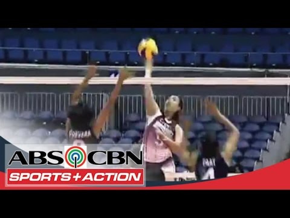 UAAP 77: Araneta quick attack between 2 blockers
