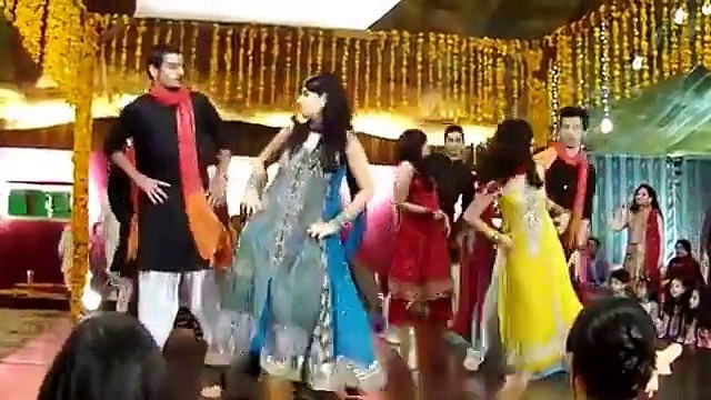 Best ever dance by girls and boys in mehndi