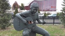Samsun Gitar Çalan Çocuk Heykeline Saldırı