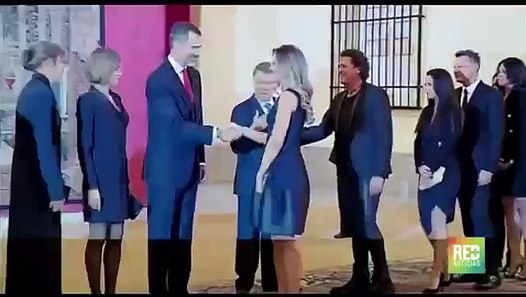 Carlos Vives hizo bailar a los Reyes de España - Vídeo 