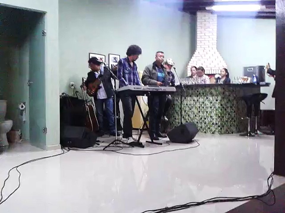 MEU NNM TOCANDO NO SHOW - 20130817_220554