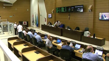 Vereador dá tapa na cara de eleitor na Câmara de Franca, SP