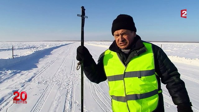 L'hiver, le fleuve gelé devient l'autoroute principale de la Yakoutie