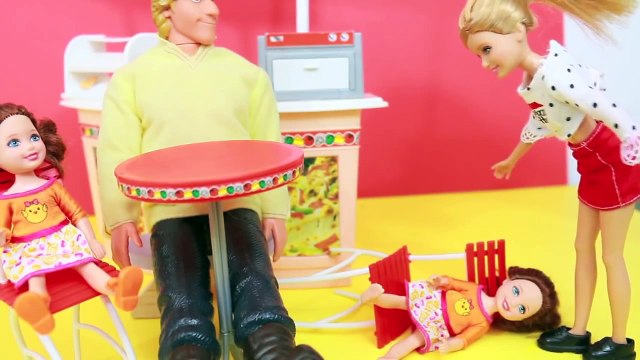 Frozen PIZZA HUT PART 2 Disney Barbie Parody Kristoff Amber Play-Doh Food Playdough AllToyCollector