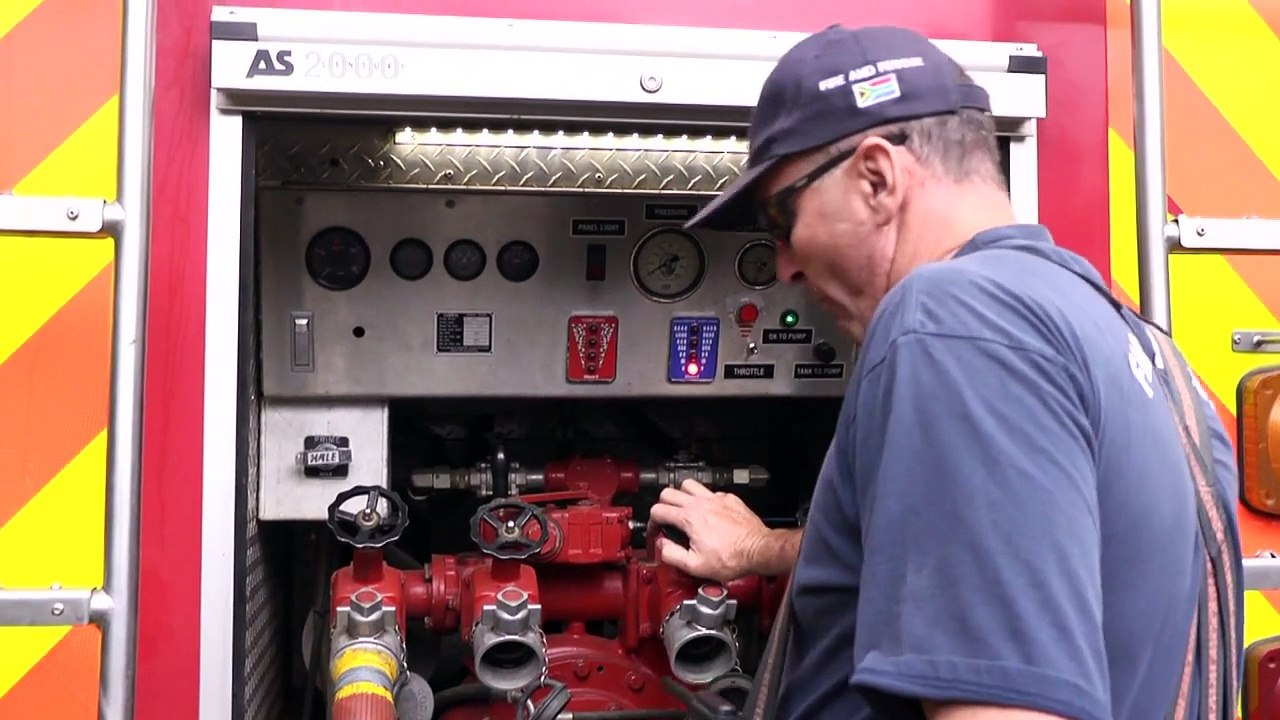Firefighters try to minimize damage of Cape wildfires