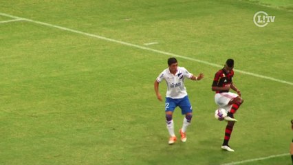 Com classe! Léo Moura dá passe de calcanhar e humilha adversário
