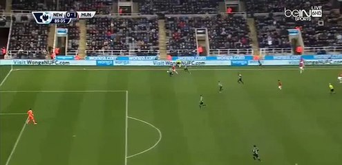 Golero Tim Krul cometió terrible error y Manchester United ganó