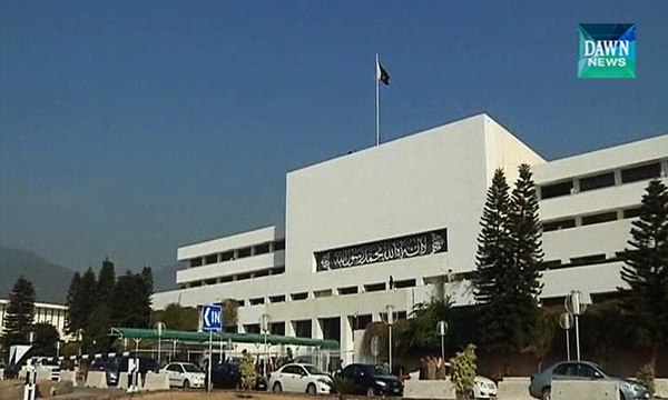 Senate polls: 132 candidates, 48 seats