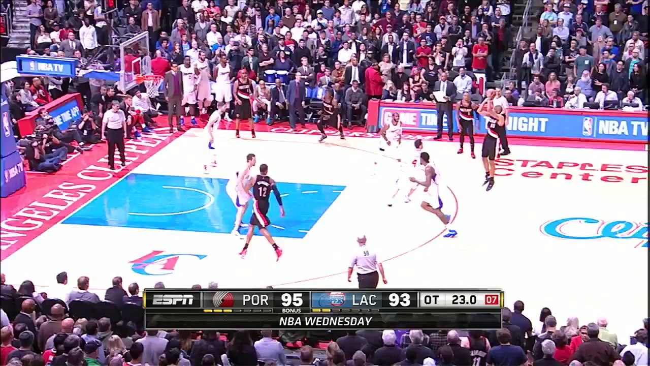 Nicolas Batum sort un gros contre et tue le match dans la foulée !