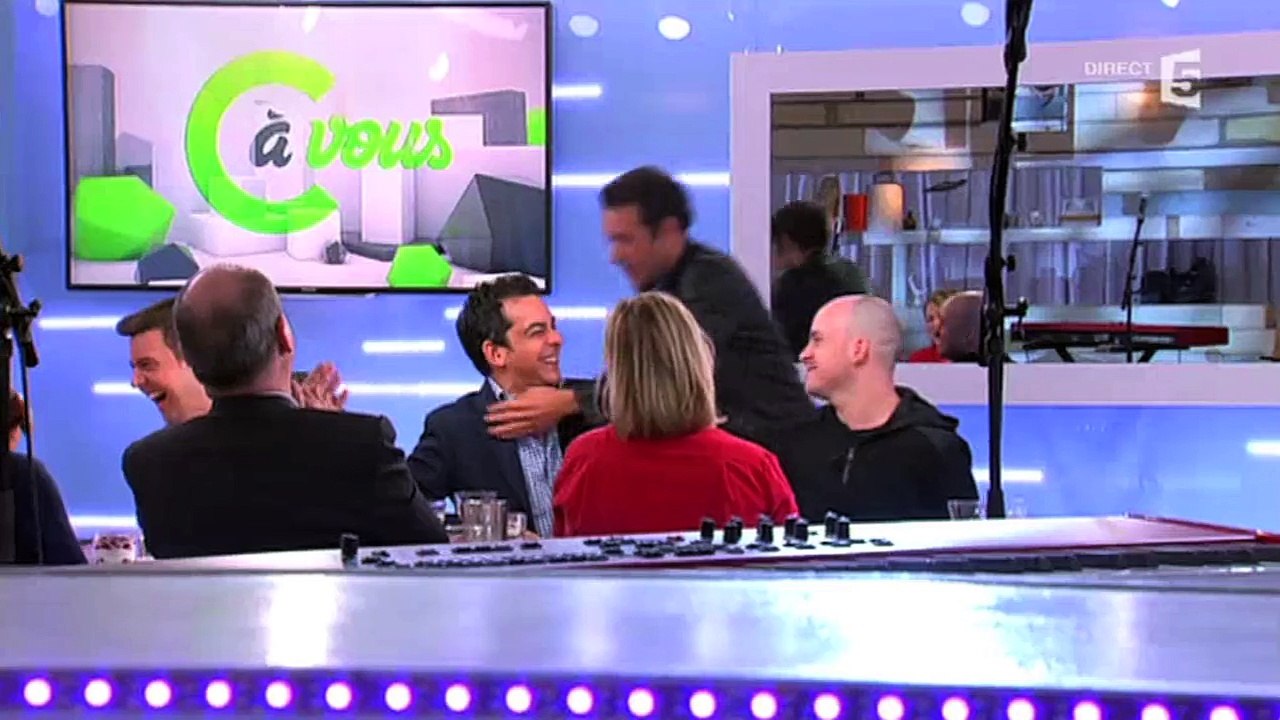 Faux malaise de Patrick Cohen, vrai bouche-à-bouche de Nicolas Bedos