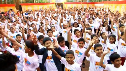 Mahie Gill Sunil Grover play Holi together