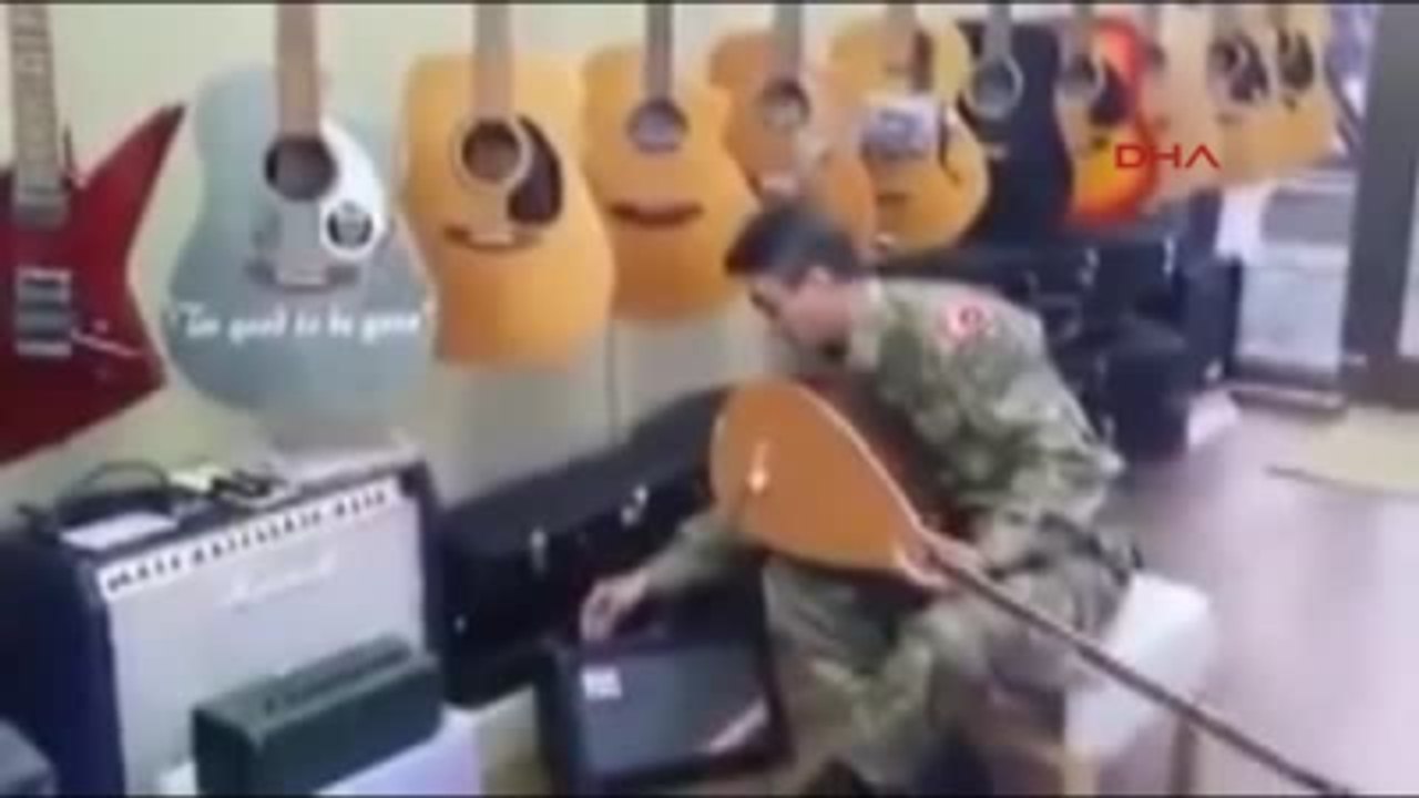 Türk Askerinin Kosova?da Söylediği Şarkı İzlenme Rekoru Kırıyor