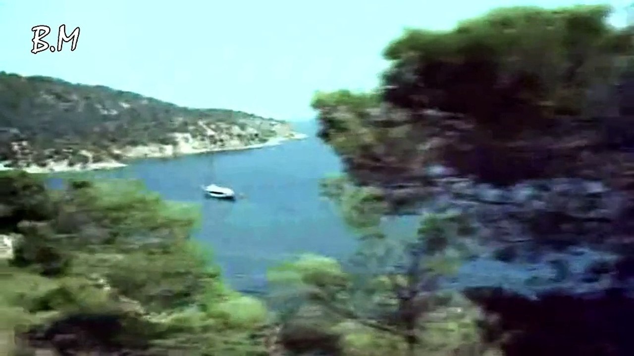 Όμορφα που 'ναι στο νησί --- Αλέκος Αναστασιάδη...