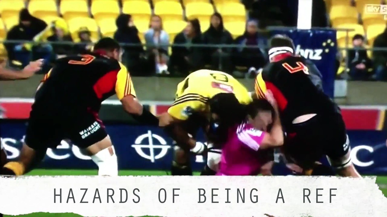 Quand l'arbitre se fait plaquer : bêtisier de Rugby!