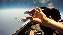 Comment passer un snickers a son passager dans un Jet de l'armée