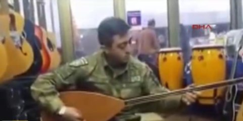 Türk Askerinin Söylediği Türkü Paylaşım Sitelerini Salladı