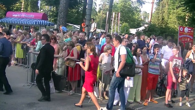 у звёздного въезда на Новую волну 2014 22 7 07