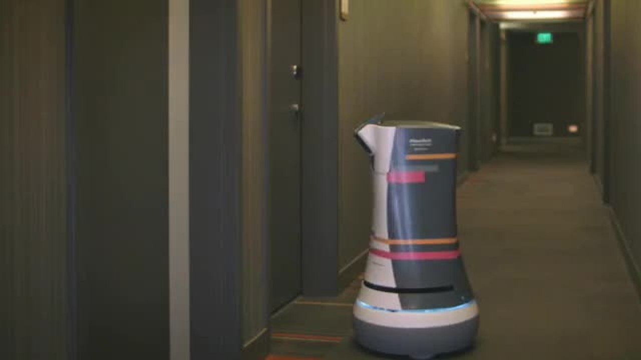 ALO Botlr, le robot qui fait le room service - Vidéo Dailymotion