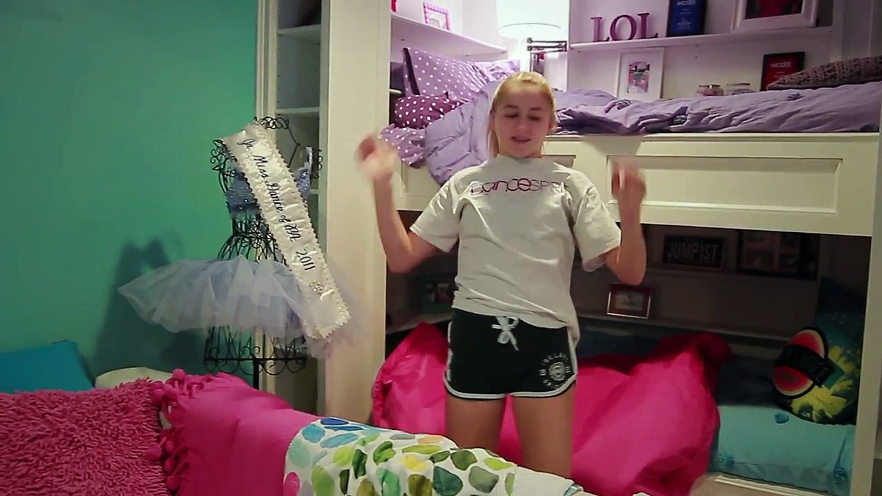 Chloe Lukasiak - Morning Routine (Winter)