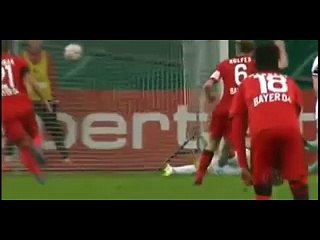 Hakan Yine Frikikten Çaktı!