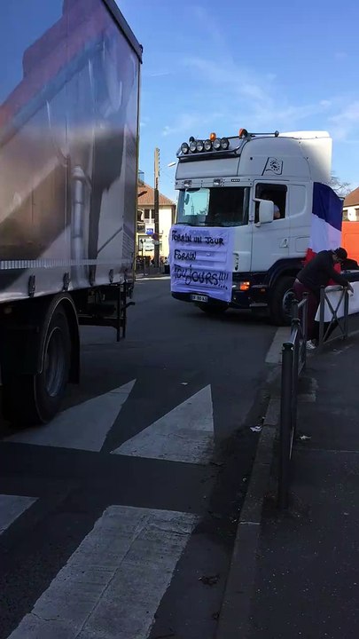 Manifestation des forains à Confians-Sainte-Honorine (78)