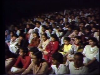 Kis Kis Ka Mounh Band Karen HD by Attaullah Khan Esakhelvi