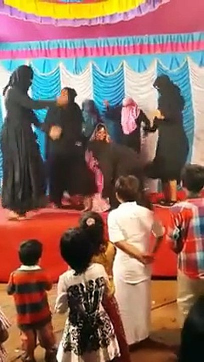 Watch How These Girls Openly Dancing on Stage After Wearing Burqa