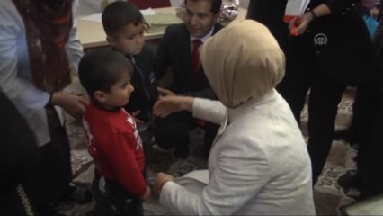 Emine Erdoğan, Çadır Kentteki Anasınıfını Ziyaret Etti (2)