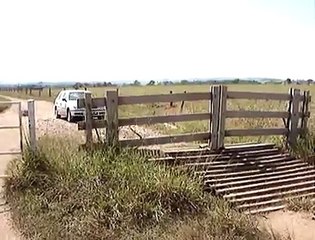 Tahtadan Bahçe kapısını tam otomatik garaj kapısı yaptı