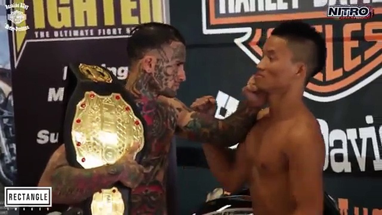 Un combattant MMA fait le malin pendant la pesée et le regrette lors du combat