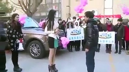 Güzel Kızın Evlenme Teklifi Planladığı Gibi Gitmedi..