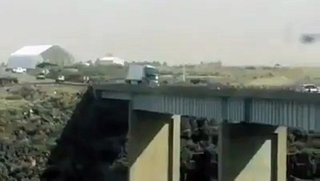 WIND VS TRUCK