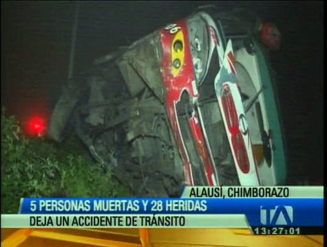 Cinco muertos y 28 heridos deja accidente de tránsito en Chimborazo