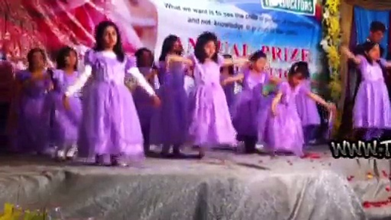 پیرمحل:نجی سکول دی ایجوکیٹرز میں سالانہ تقریب تقسیم انعامات کا انعقاد ننھے بچوں کے ٹبلو شو نے سماں باندھ دیا