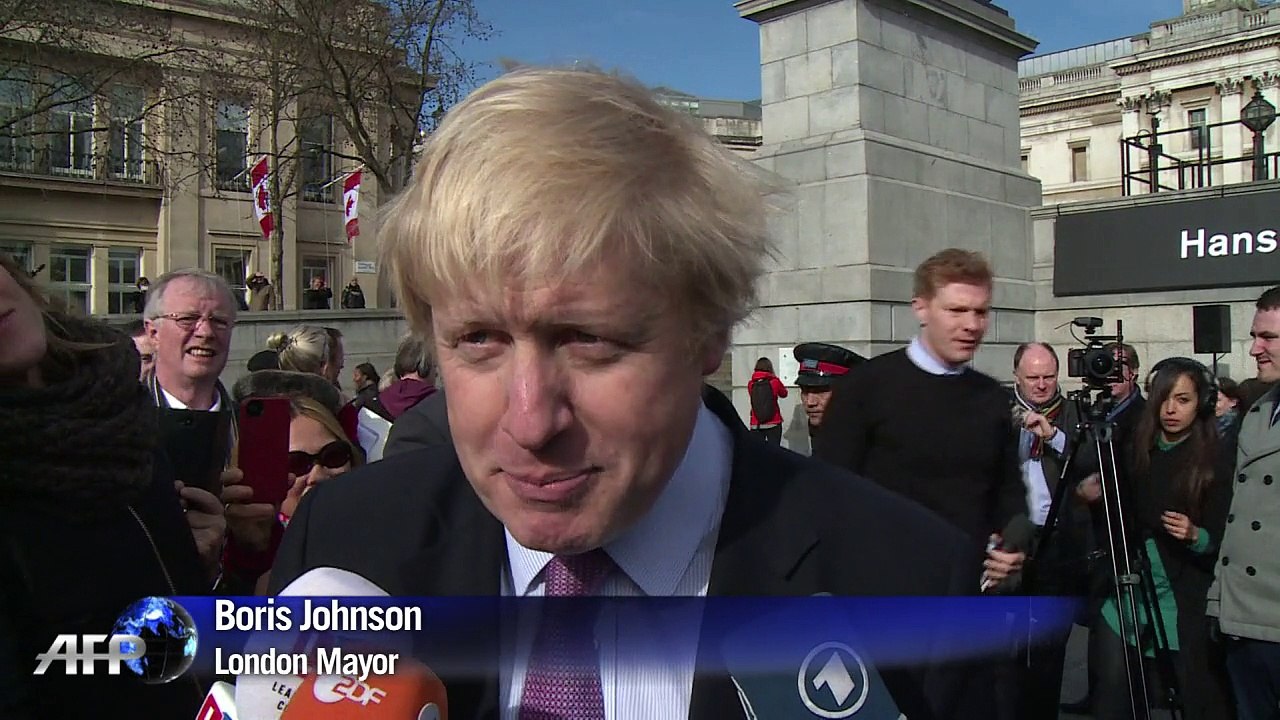 Horse skeleton statue unveiled in London's Trafalgar Square