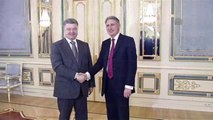 İngiltere Dışişleri Bakanı Philip Hammond Ukrayna Devlet Başkanı Petro Poroşenko ile Görüştü