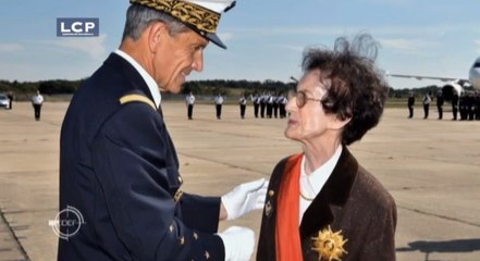 Journal de la Défense : Le journal de la Défense : Valérie André, médecin, parachutiste, pilote