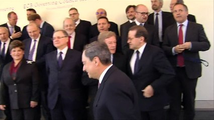 BCE lançará amplo plano de compra de dívida sem a Grécia