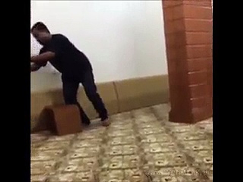 Cheeta Attack on man ,Be Careful - Video Dailymotion