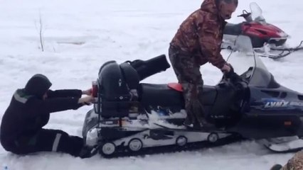 Un homme avalé par une motoneige : FAIL bien marrant, pour ses amis!