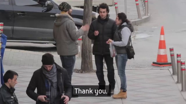La plus belle surprise qu'on puisse faire à cet homme. Tellement touchant!