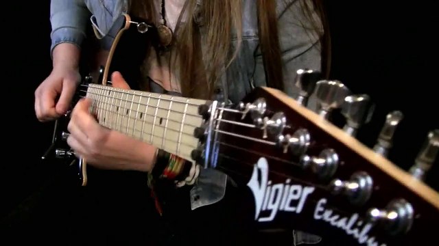 Cette fille de 15 ans est un génie de la guitare : cover de Dragon Force - Through The Fire And Flames