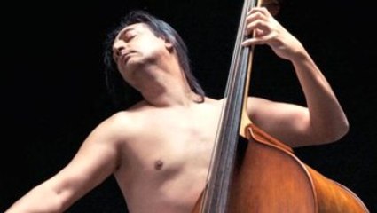 Çelik, Albüm Kapağında Neden Çıplak Poz Verdiğini Anlattı