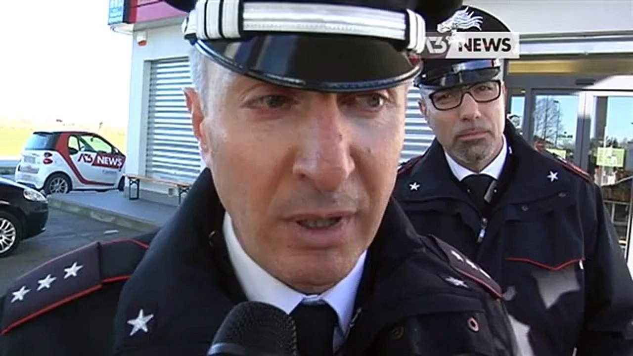CUOCA ACCOLTELLA IL TITOLARE