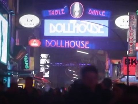 Avec ce système installé dans les rues d'Hambourg, les hommes vont arrêter d'uriner sur les murs...si si !